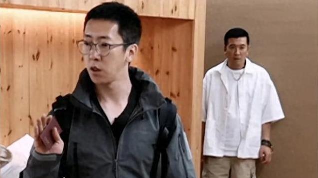留几手报警只辟谣取向，杨子被传和黄圣依没领过证，却官宣其他事
