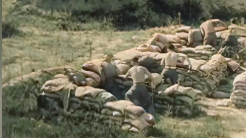 1950年真实照片，澳军与志愿军白刃战被完虐， 300人被30人打败