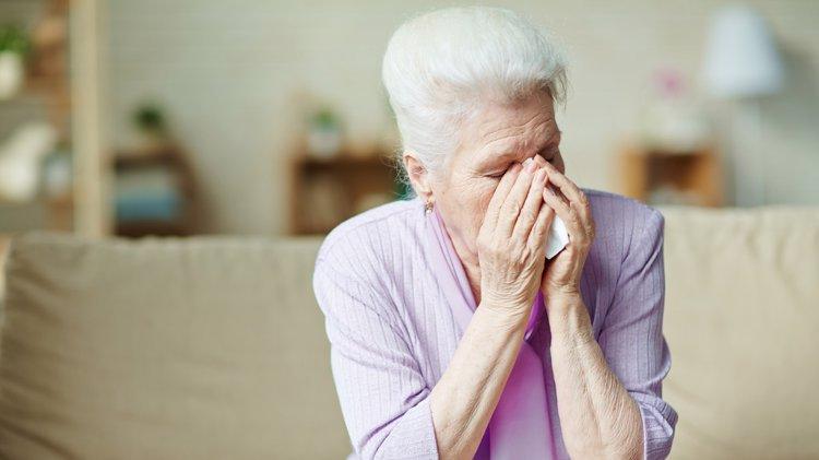 70岁后身体出现5大症状，不要再误以为是老了，可能是疾病信号！
