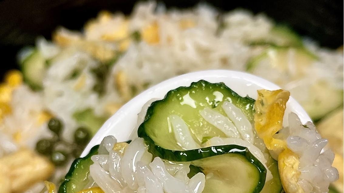 青花椒黄瓜炒饭 —— 清新美味简餐