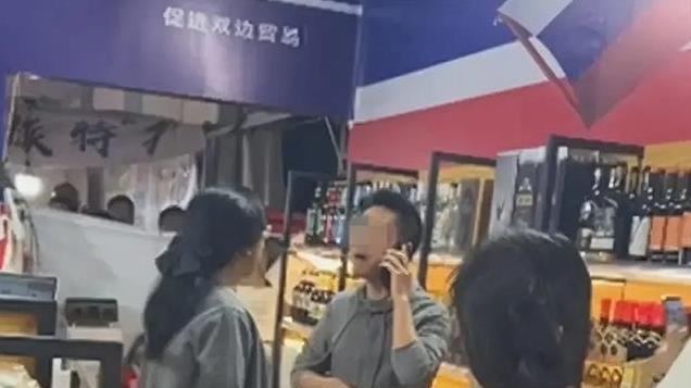 “福建铁铁”打假引冲突，被商户暴打惨叫连连，官方已介入引热议