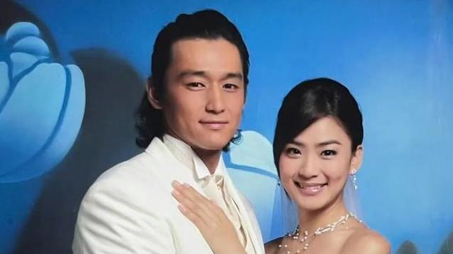 46岁的洪小铃官宣结婚怀孕，双喜临门，老公张天霖晒婚纱照