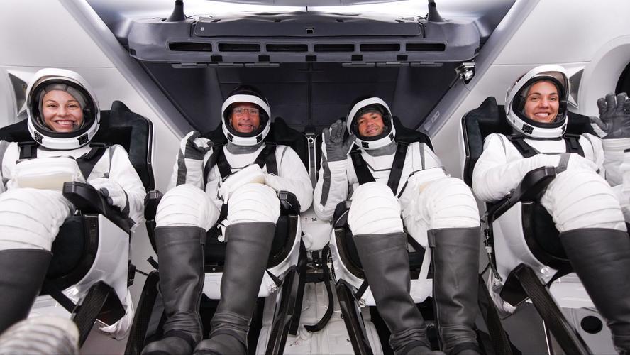 SpaceX“北极曙光”首秀商业太空行走，马斯克再启火星征途！