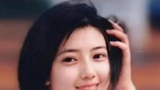 高圆圆高中旧照曝光，青涩模样竟如此迷人！