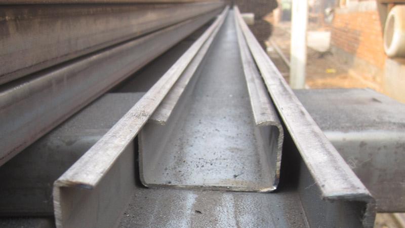 桥架的腐蚀等级对其使用寿命有何影响？