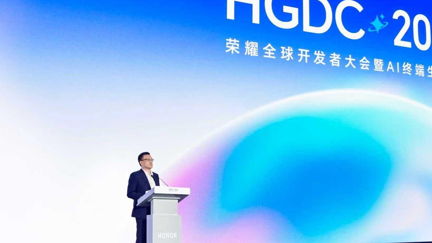 荣耀1×3×N AI生态战略深度落地，以 多维赋能”打造万亿级智能终端集群