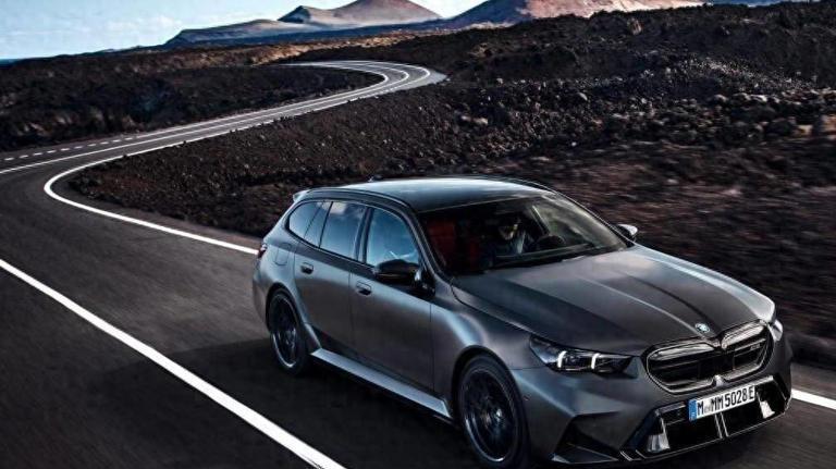 宝马M5旅行版：豪华与性能的完美碰撞，89万起，值得拥有！