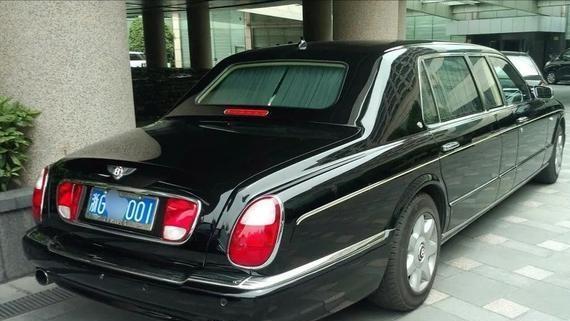 价值千万宾利豪车，闲置车库无人问津，浙江唯一一台