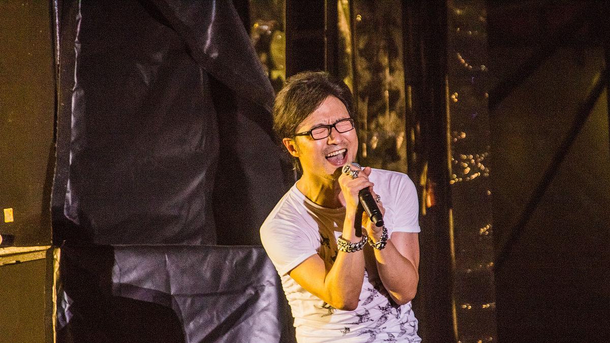 事实证明，52岁的摇滚天才汪峰，已经走上了一条不归路