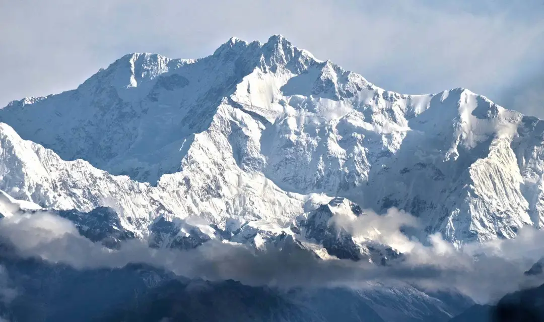 巅峰捷报 | 珠峰（北坡）、干城章嘉峰、洛子峰成功三峰登顶！