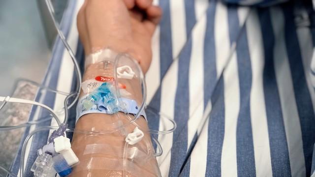 一纸ICU外的卖房合同，一份12个日夜的坚守，这亲情太戳心了