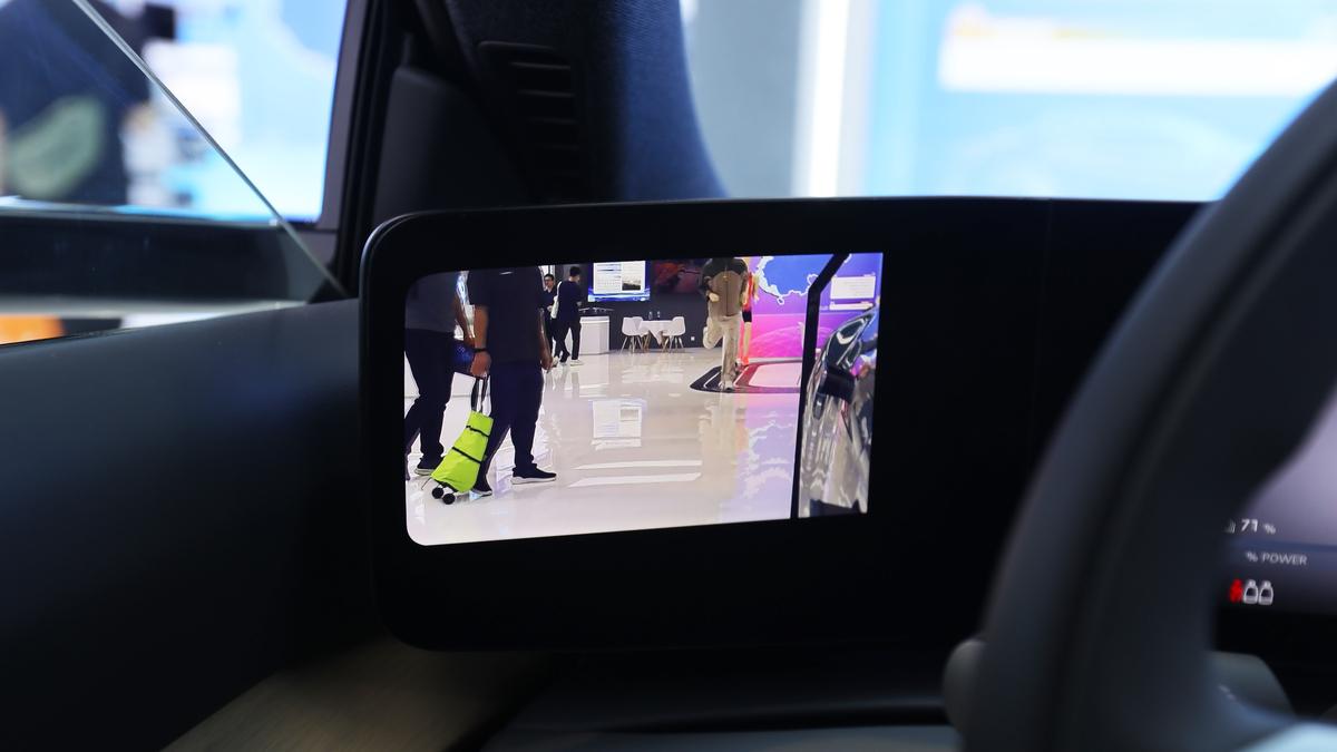 10km/h就禁用中控娱乐，车机大屏要成摆设？