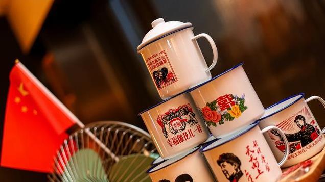 程莉莎为郭晓东庆生，怀旧风派对爱意满分，爱得卑微依旧要放肆追