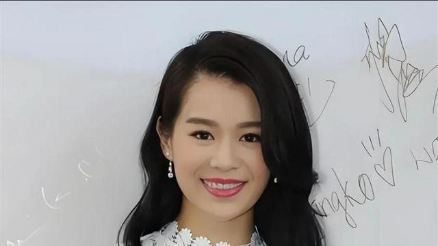 胡杏儿老公发文否认出轨！拥抱的美女都是家人朋友，不后悔这样做