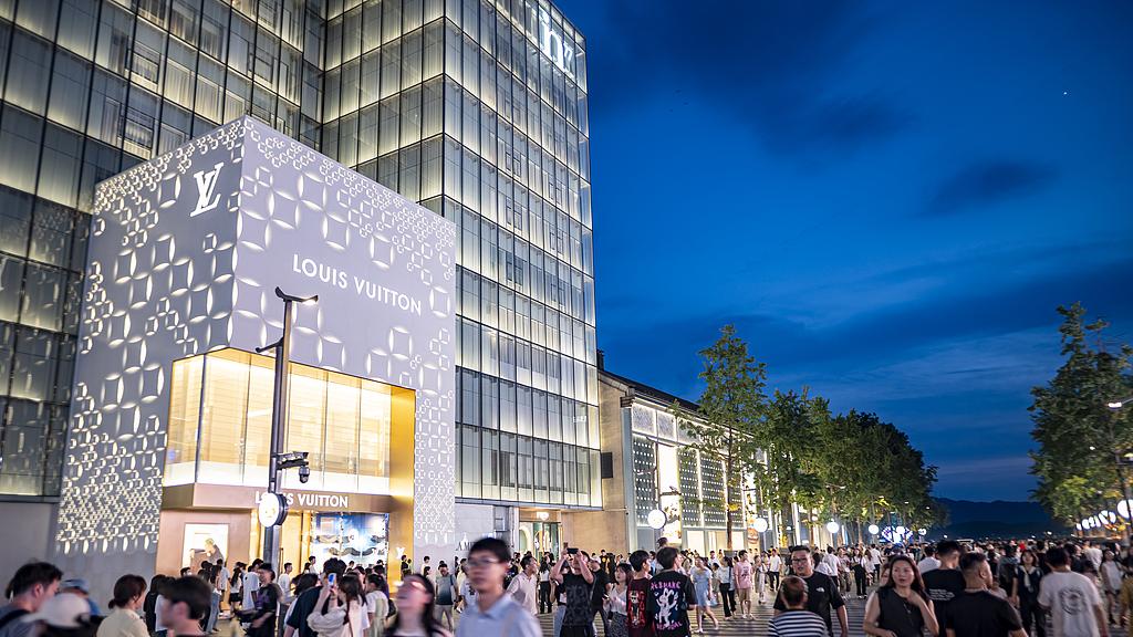 我恨自己没能力离婚，只能忍这冷血婚姻，我整个人都蔫了