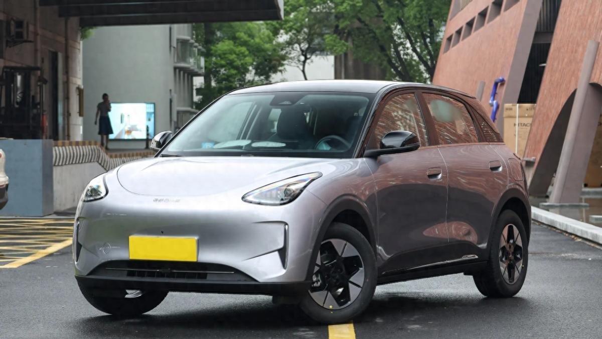 仅6.88万起，一个月卖出28588辆，前后独悬，吉利星愿香不香？