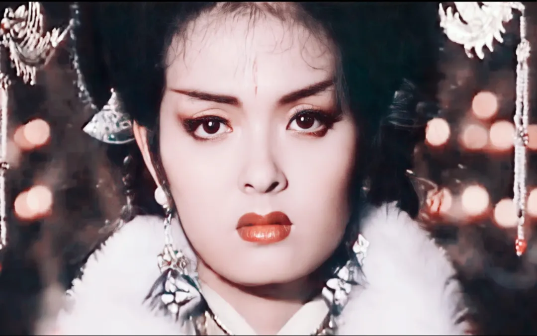内蒙开矿炸出神秘古墓，血色巨棺长眠水银女尸，专家揭开皇家血亲间的恩怨情仇