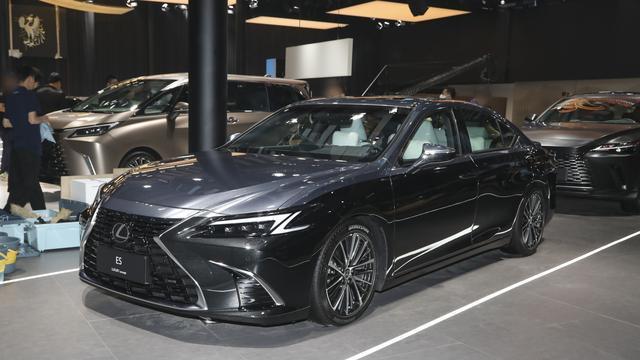 看齐新势力，全新雷克萨斯ES登场，要跟国产车“抢饭碗”？
