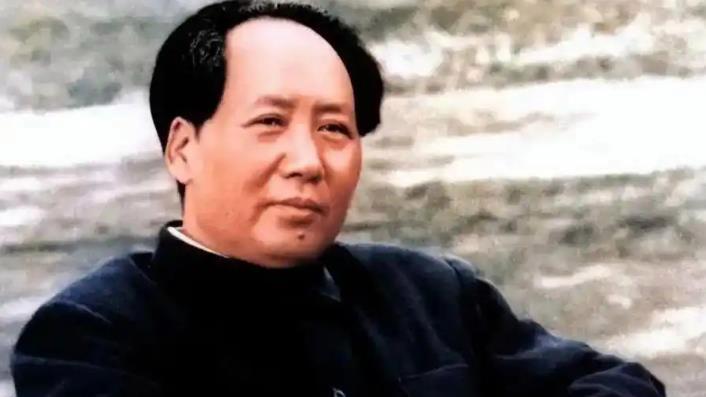 毛主席的一个物理问题，难倒杨振宁、钱三强，美诺奖得主：毛泽东太伟大了！