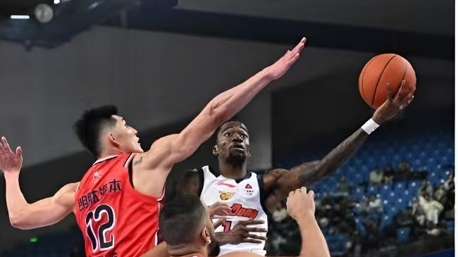 25分钟2分1板，遭杜润旺大帽，国手表现太难看，郭士强看了直冒汗