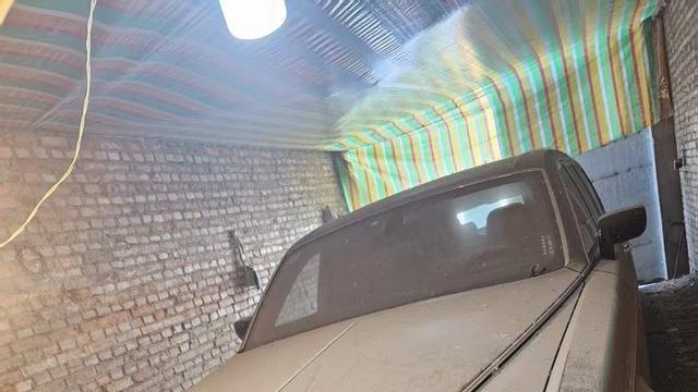 大连一辆车龄达17年的劳斯莱斯幻影拍卖，33人抢，拍出510万高价