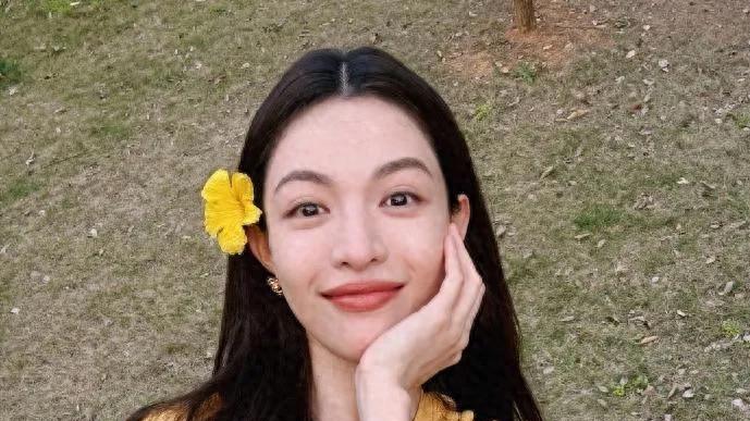 春日活力满满，30+逆龄生长，钟楚曦的青春密码？