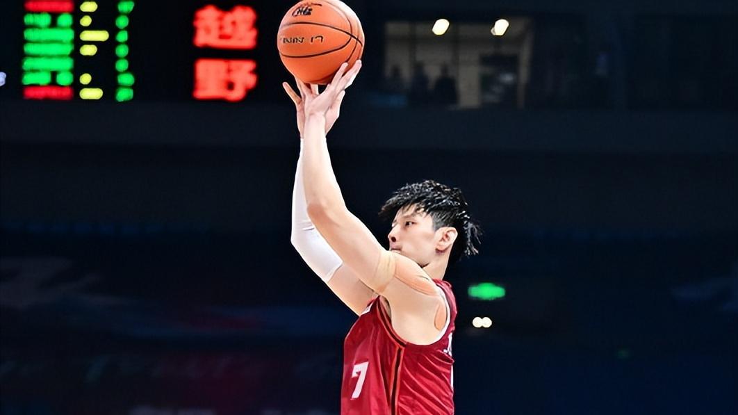 追梦NBA还是回首钢？曾凡博战韩国致身价骤降 他还能证明自己吗