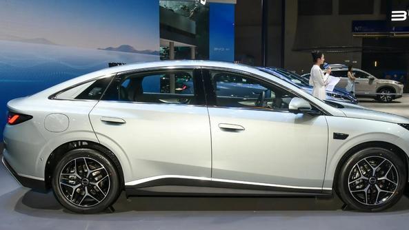 10来万能买轴距2米8的纯电车？比亚迪这新车6月7日重庆车展上市