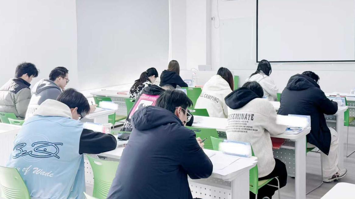 自制力差的人，怎么选专升本机构？