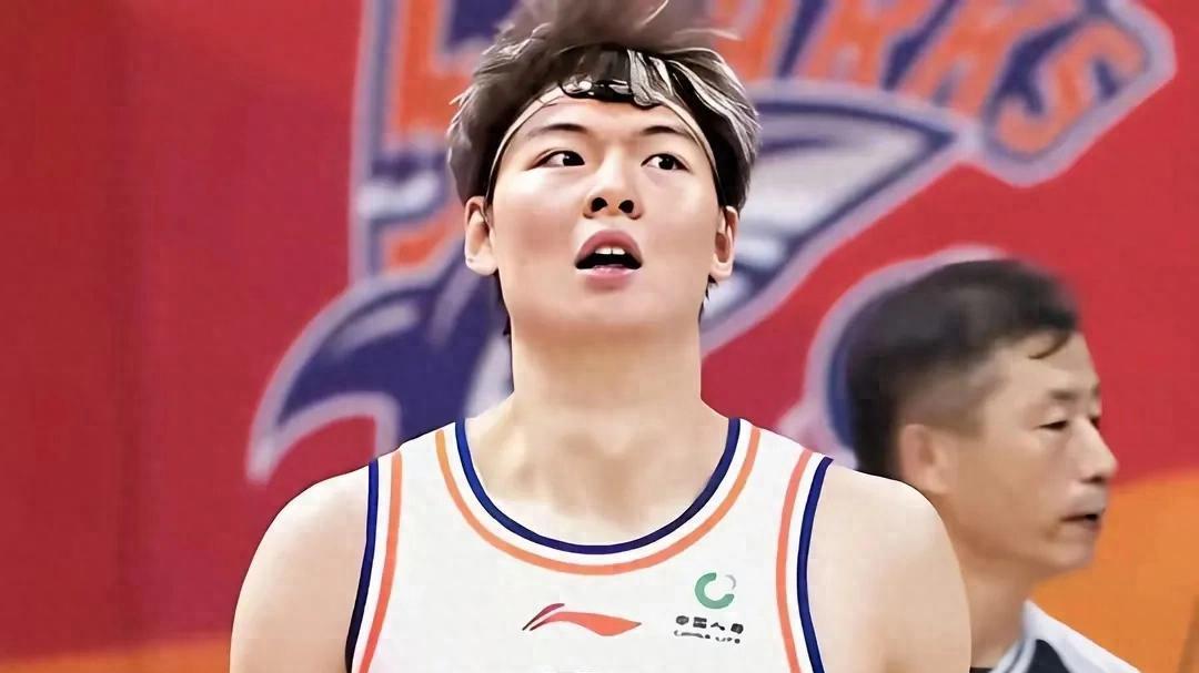 王哲林缺阵，李弘权20+5，洛夫顿10+8+9，上海98-108不敌北京！