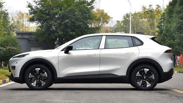 15万级纯电SUV新选择！轴距2880mm，续航410km，带劲吗？