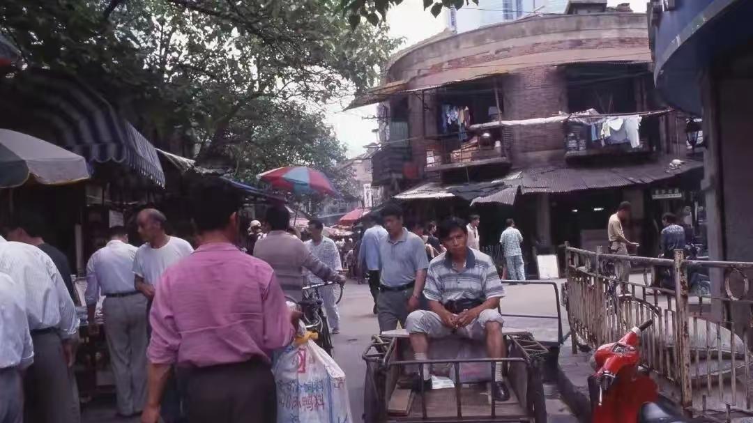 那年我坐月子，婆婆准备了45只土鸡，邻居说她傻，婆婆：我愿意