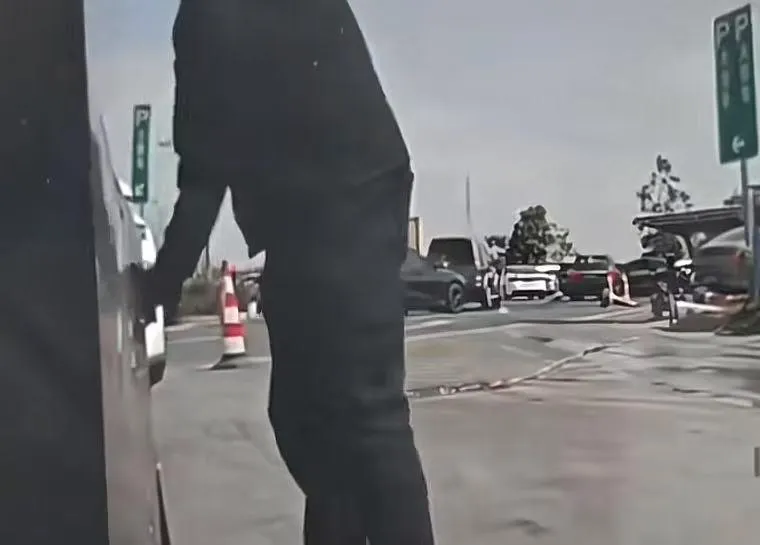 “小米SU7服务区遭割胎”事件，嫌疑人被刑拘！网友：还得查清楚谁指使的？