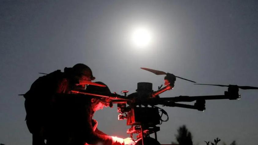 乌军升级“无人战术”，俄轰炸机、潜艇接连遭殃