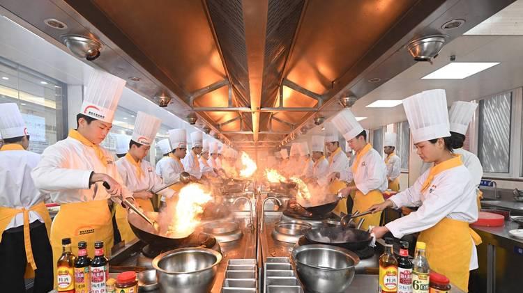 技能立身，前程可期：厨师毕业生的四大优质发展方向