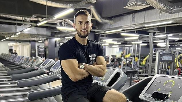 健身教练，想增肥再减肥推广减肥课程，结果增肥13公斤后人没了