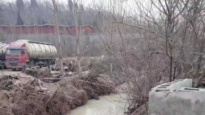 300万赔偿变'赃款'？环保斗士父子冤案反转再反转！网友：这剧情比扫黑剧还魔幻