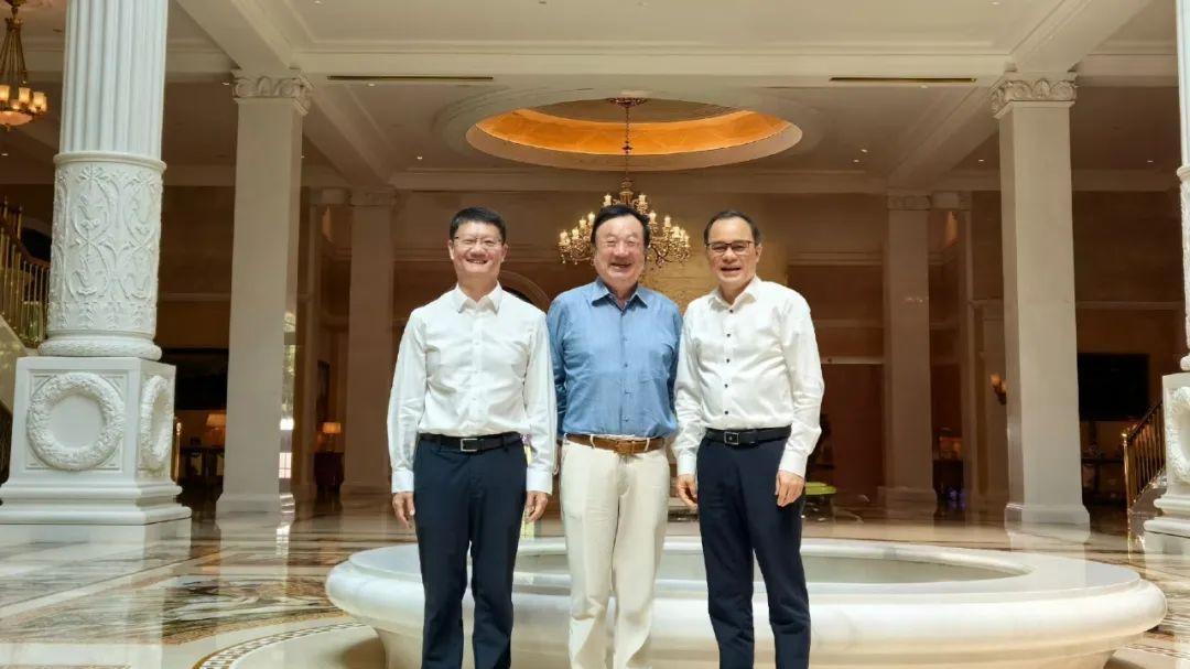 上任11天，朱华荣亲赴深圳拜访任正非