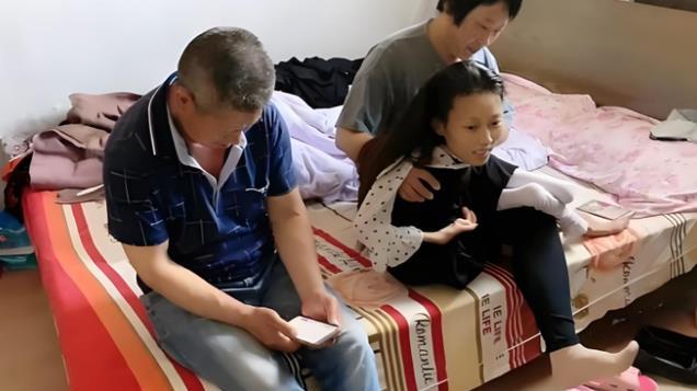 难道这就是真爱？甘肃小伙娶“30斤”瘫痪女友，妻子比他大7岁