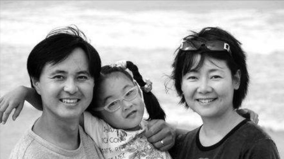萨日娜：结婚34年只生孩子不做饭，帅气演员丈夫把她宠成宝