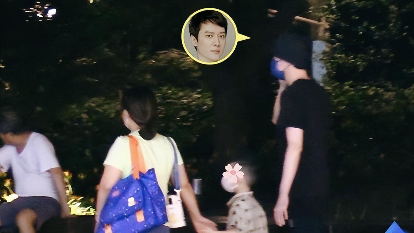 赵丽颖带儿子逛街，打扮土气肚子大，6岁想想活泼好动，画面温馨