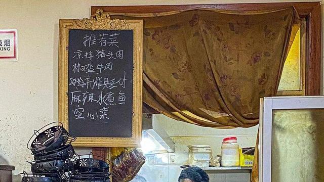 好的食材，都只能贱卖，小店的无奈之举，最后还是得倒闭