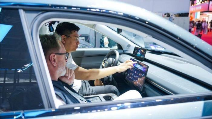 科大讯飞“智”霸大会，星火平台引爆汽车智能化革命