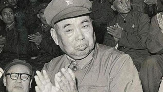 许世友给邓小平出难题，毛主席生前意见成为关键，王震：他很幸运