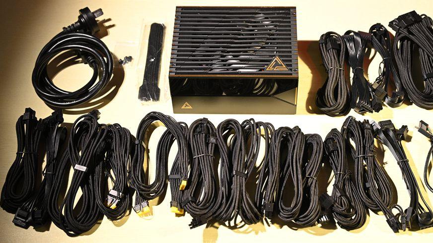 碳化硅加持下的钛金旗舰：微星MEG Ai1600T PCIE5开箱-测试