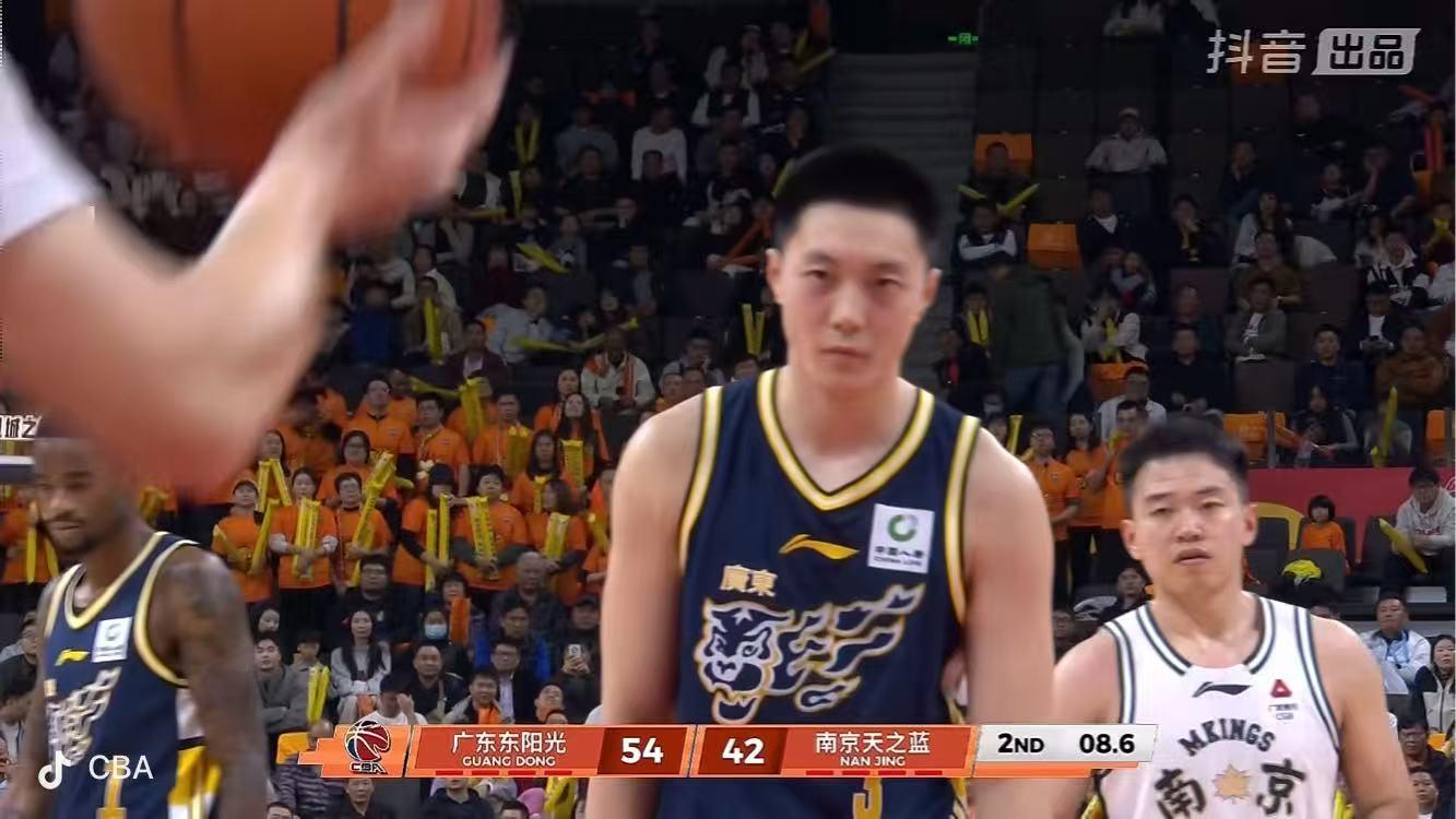 广东险胜南京！赛后又传来4个好消息3个坏消息 徐杰伤情无碍