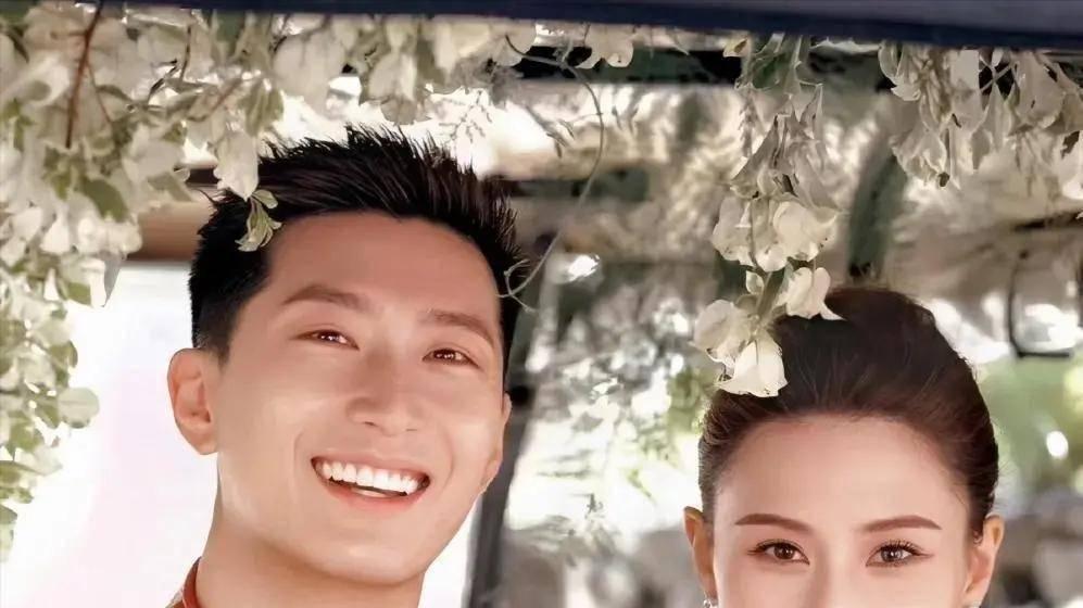 窦骁何超莲反转不断？婚前协议婚礼费用成疑云，IP同在北京未合体