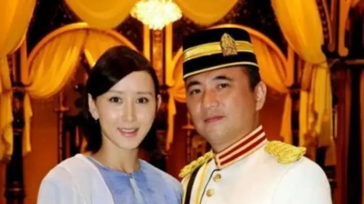 47岁胡静Live图惊艳众人，美人迟暮？优雅气质是如何炼成的，背后真相令人深思！