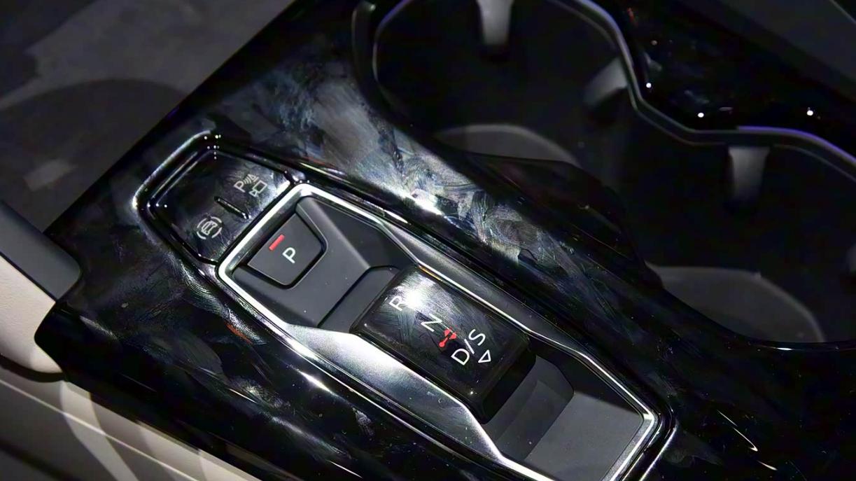 搭载华为乾崑智驾，还有双激光雷达，全新奥迪Q5L预售31.3万起