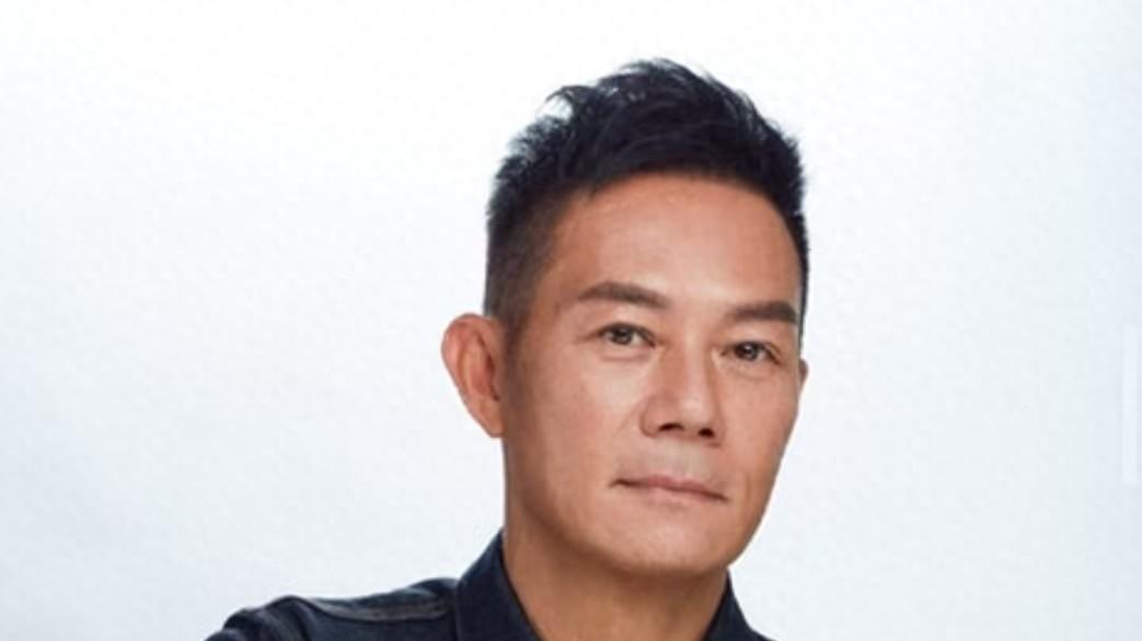 豪车口罩风波，62岁男星的卫生习惯，引发全民热议？